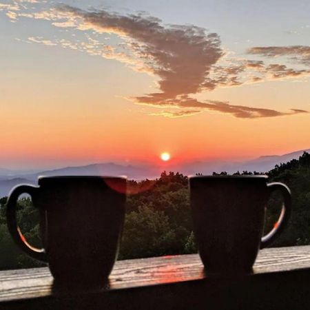Wow Views!!-Mountain Escape-Outdoor Pool-Close To Downtown-Wifi-Cable-Private Balcony Gatlinburg Ngoại thất bức ảnh