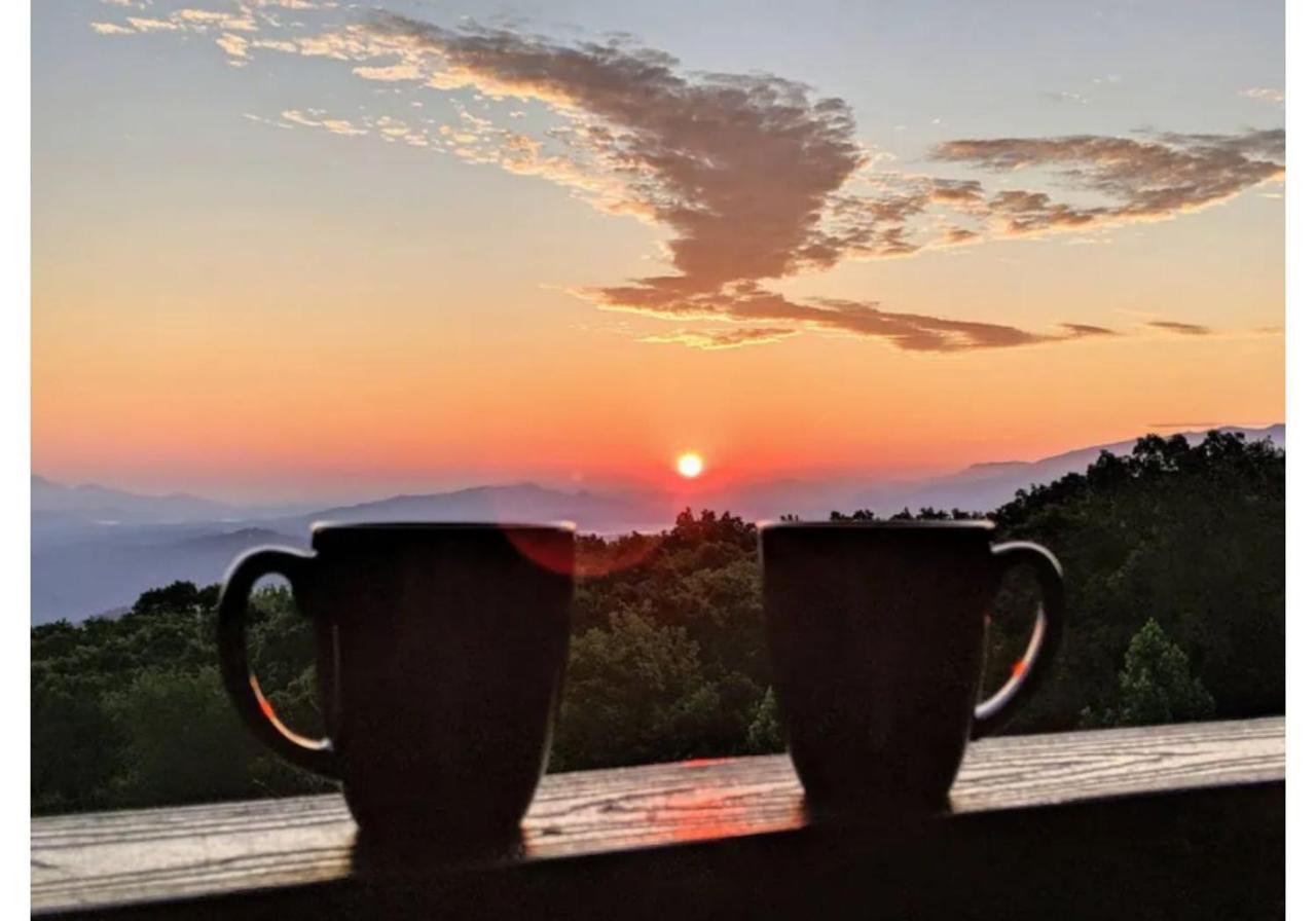 Wow Views!!-Mountain Escape-Outdoor Pool-Close To Downtown-Wifi-Cable-Private Balcony Gatlinburg Ngoại thất bức ảnh