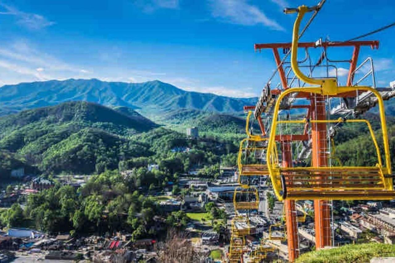 Wow Views!!-Mountain Escape-Outdoor Pool-Close To Downtown-Wifi-Cable-Private Balcony Gatlinburg Ngoại thất bức ảnh