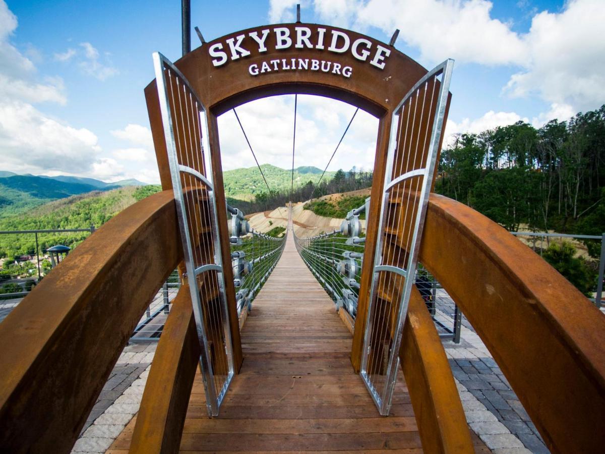 Wow Views!!-Mountain Escape-Outdoor Pool-Close To Downtown-Wifi-Cable-Private Balcony Gatlinburg Ngoại thất bức ảnh